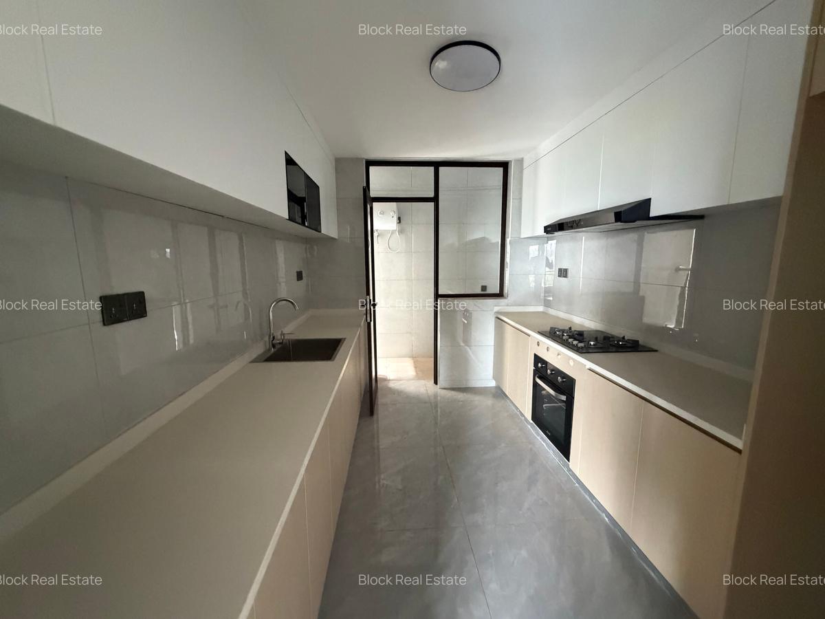 3 Bed Apartment with En Suite in Riverside - 2