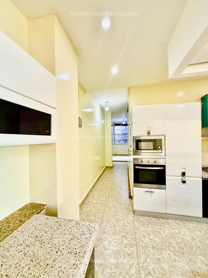 3 Bed Apartment with En Suite in Parklands - 8