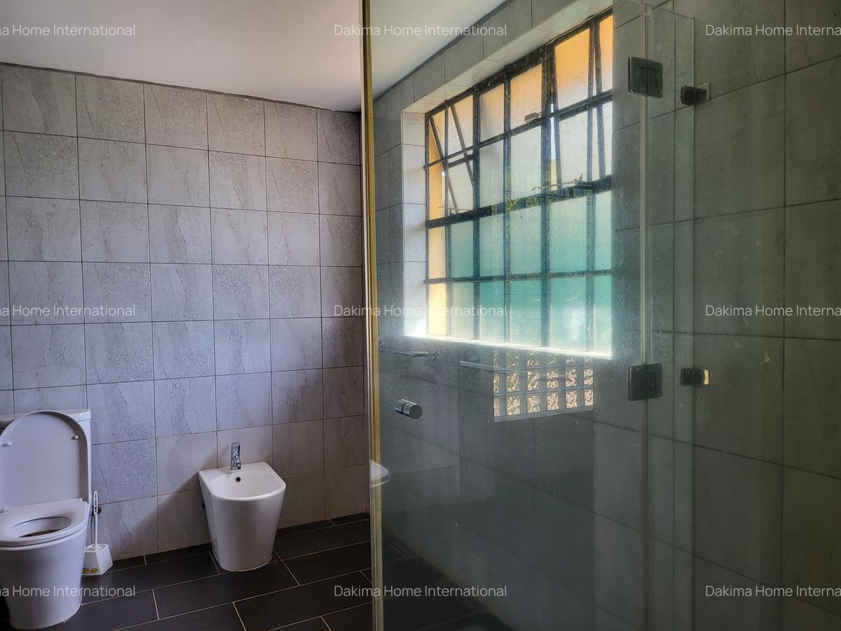 4 Bed House with En Suite in Runda - 13