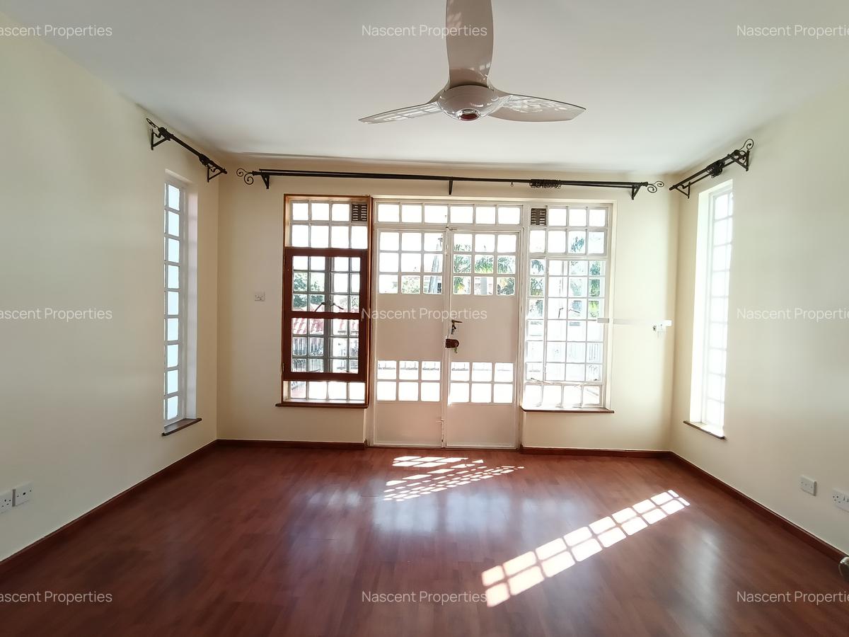 5 Bed House with En Suite at Mimosa - 9