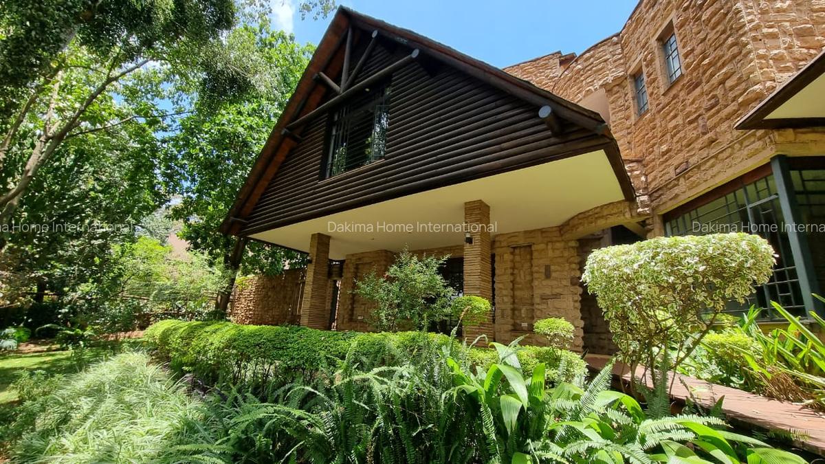 4 Bed Villa with En Suite in Lake View - 19