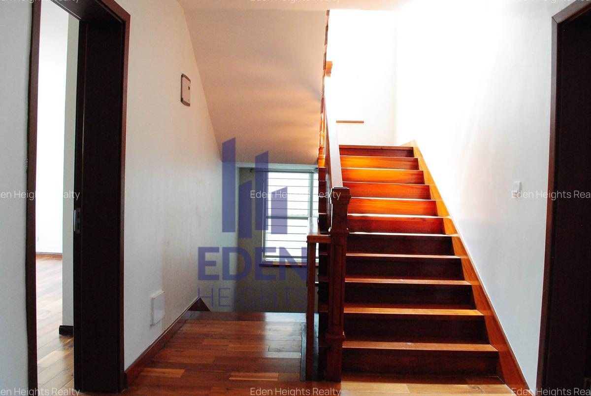 5 Bed Townhouse with En Suite in Lavington - 6