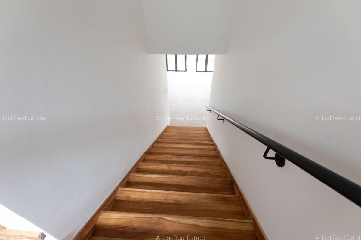 4 Bed Townhouse with En Suite at Two Rivers - 18