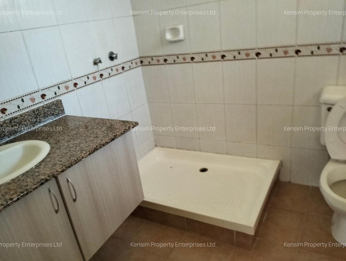 5 Bed Townhouse with En Suite in Karen - 16