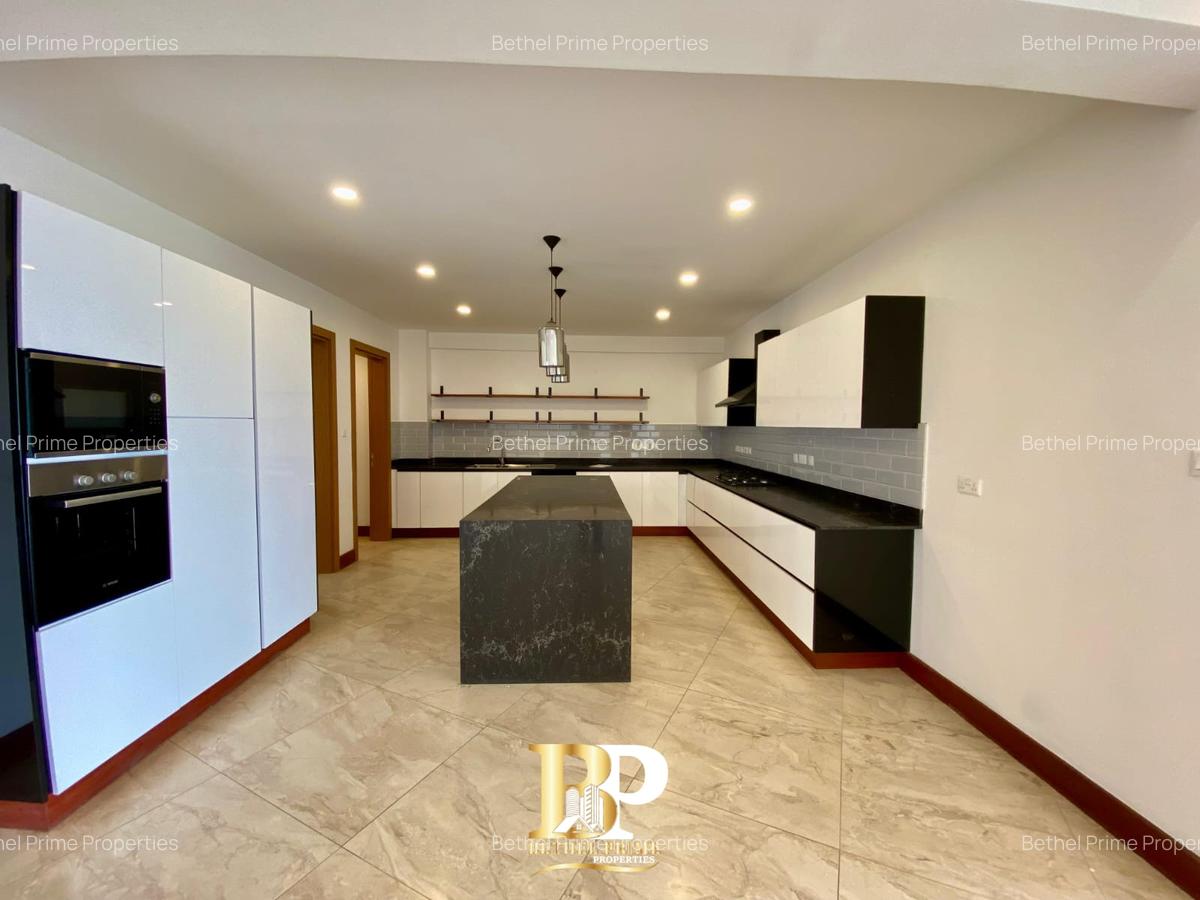 4 Bed Apartment with En Suite in Parklands - 5