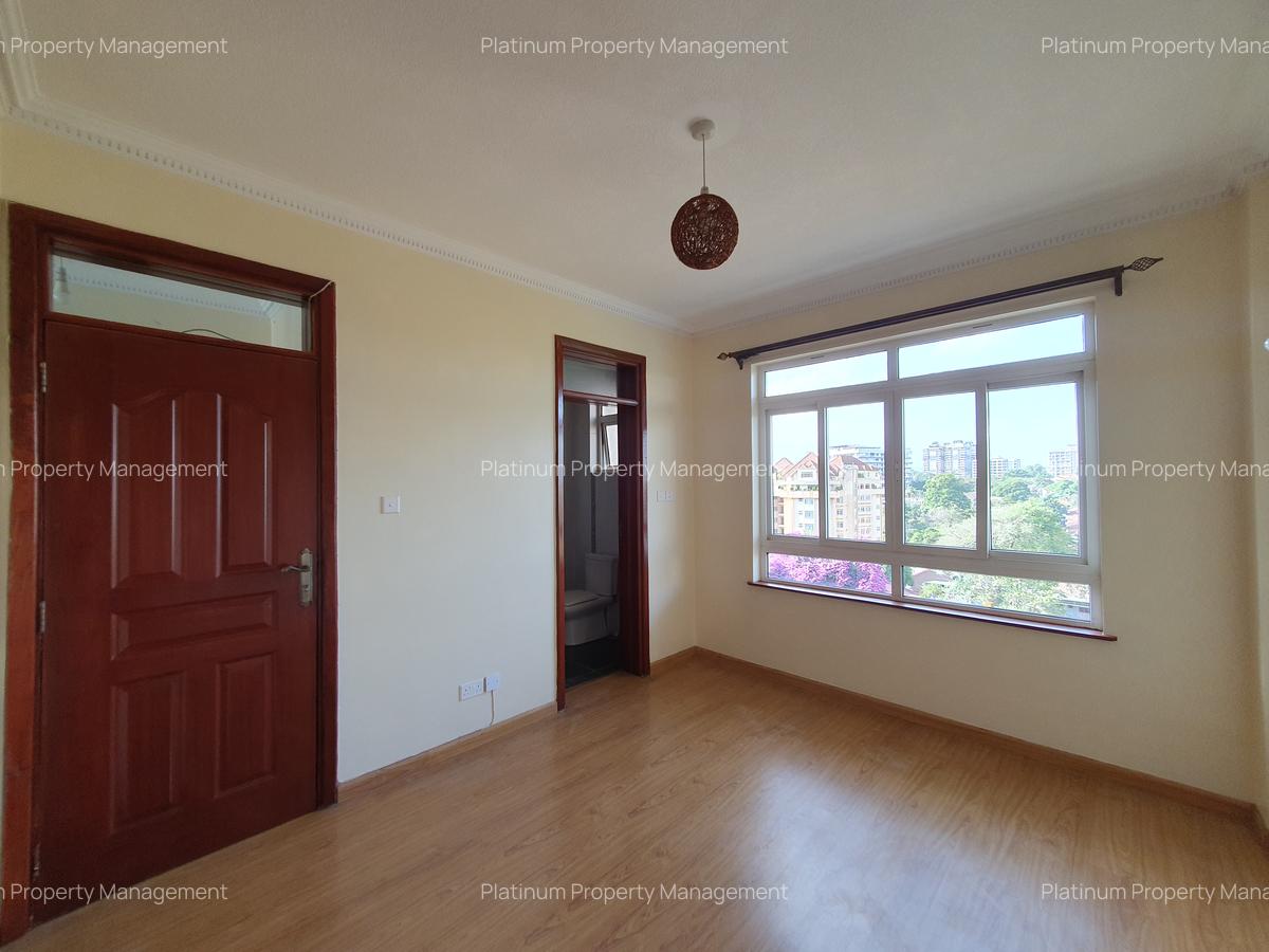 3 Bed Apartment with En Suite at Brookside - 8