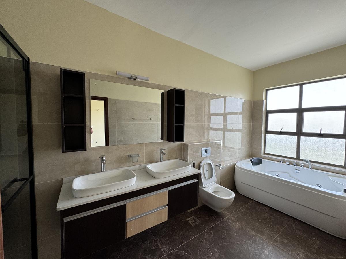 4 Bed Apartment with En Suite in General Mathenge - 17