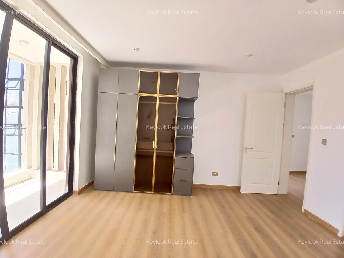 5 Bed Townhouse with En Suite at Lavington Green - 13