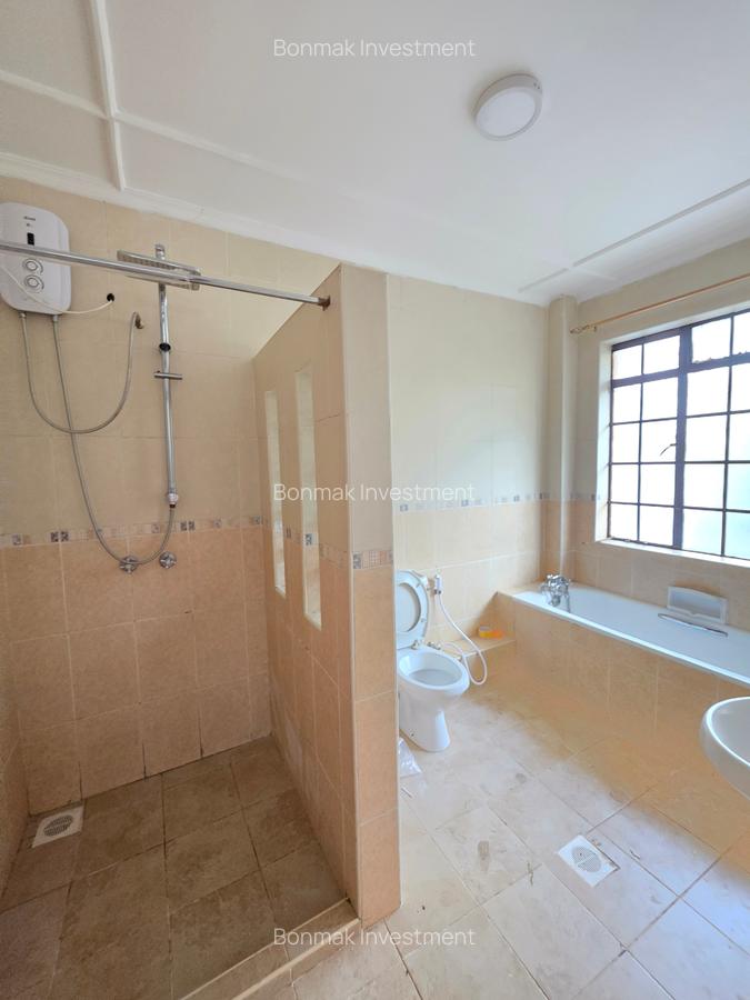 4 Bed Townhouse with En Suite at Lavington Green. - 18