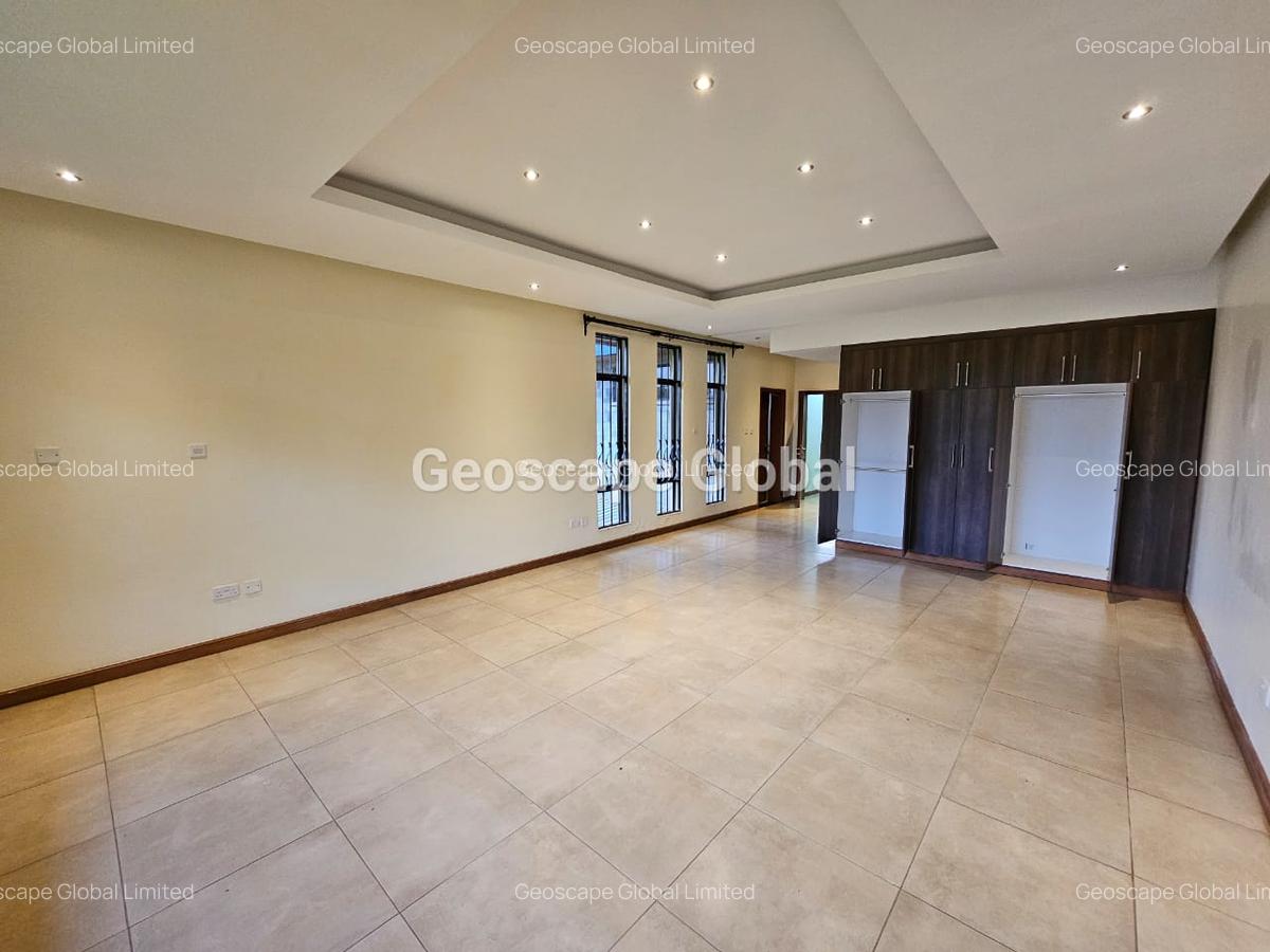 4 Bed House with En Suite in Runda - 13