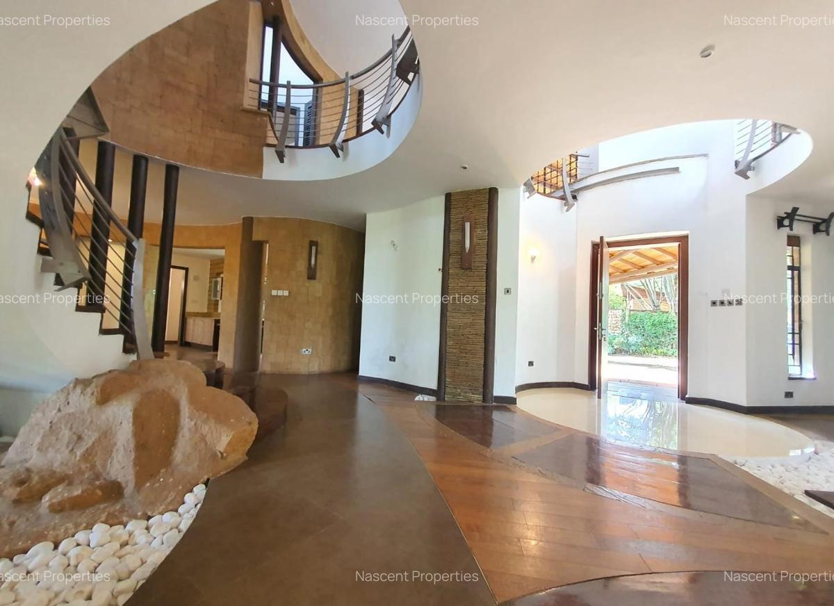 5 Bed Villa with En Suite in Lake View - 11