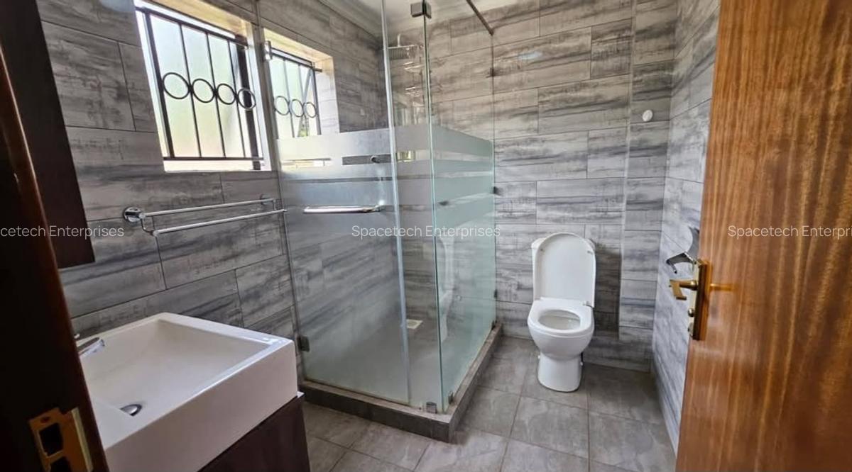 4 Bed House with En Suite in Runda - 14