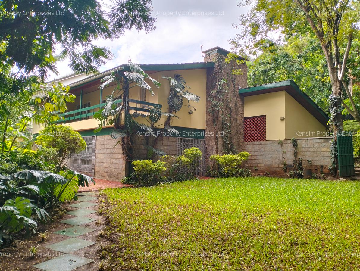 5 Bed House with En Suite in Lavington - 1