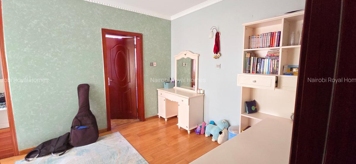 5 Bed Townhouse with En Suite at Lavington Green - 14