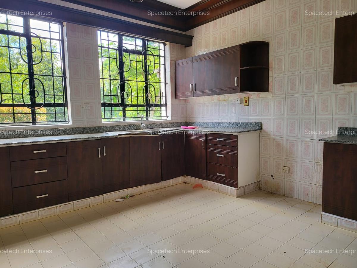 4 Bed House with En Suite in Runda - 8