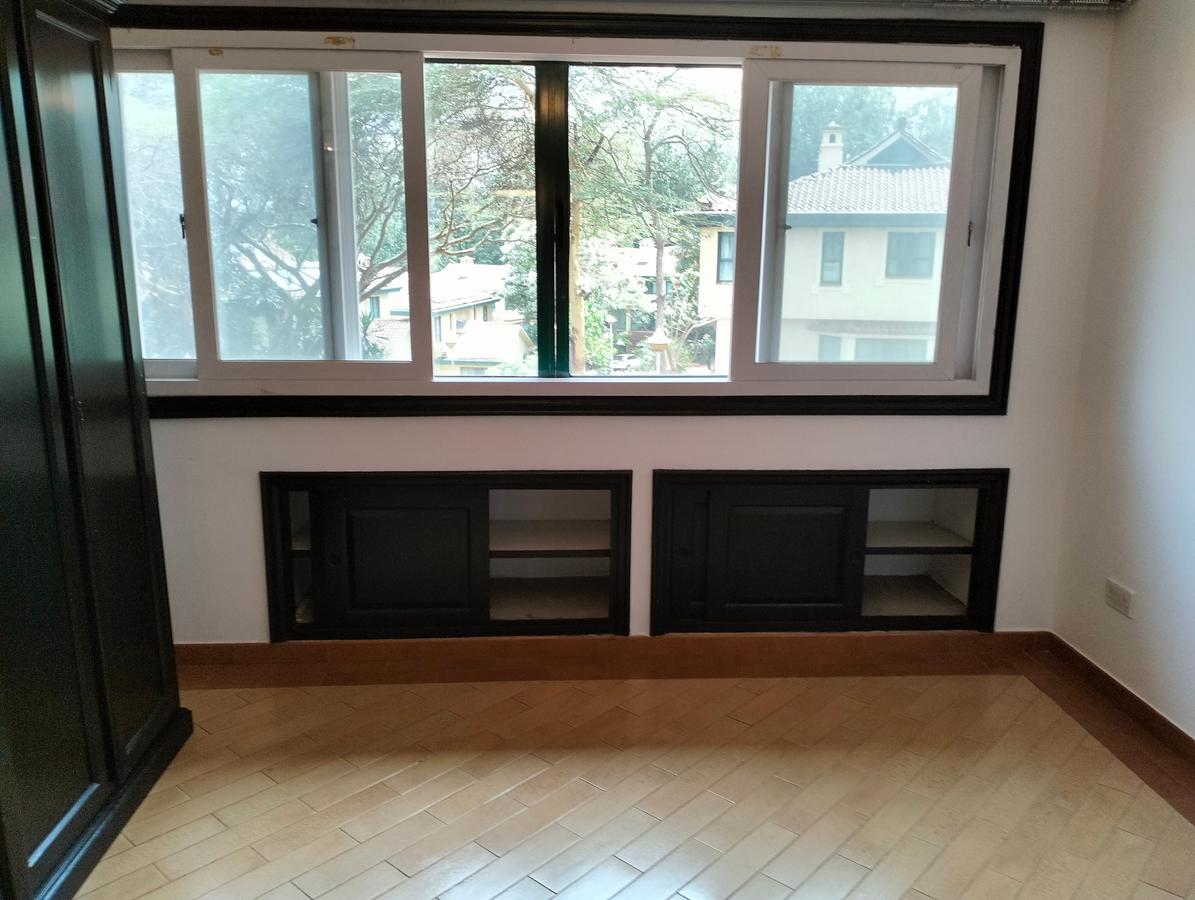 4 Bed Townhouse with En Suite in Westlands Area - 13
