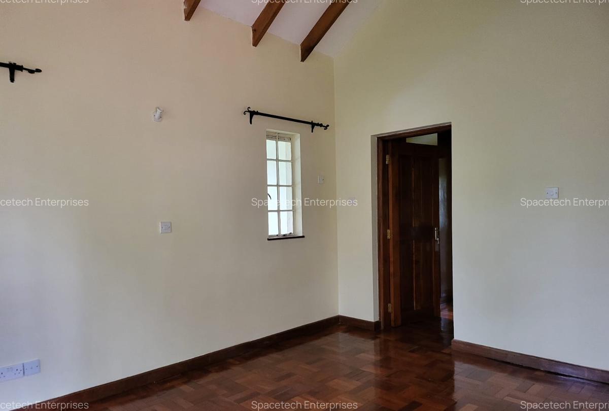 5 Bed House with En Suite in Rosslyn - 14