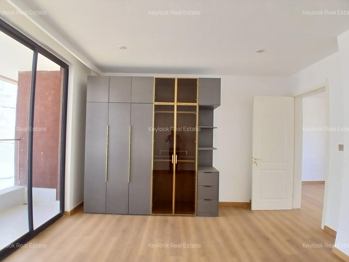 5 Bed Townhouse with En Suite at Lavington Green - 12
