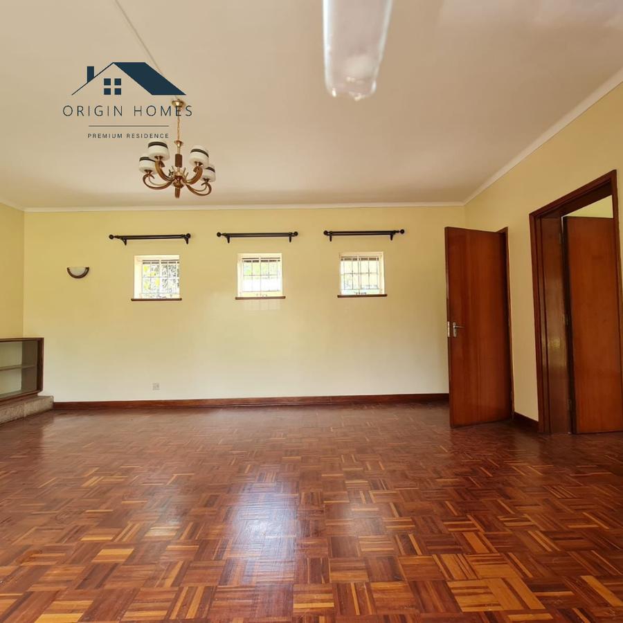 4 Bed House with En Suite at Lavington - 11