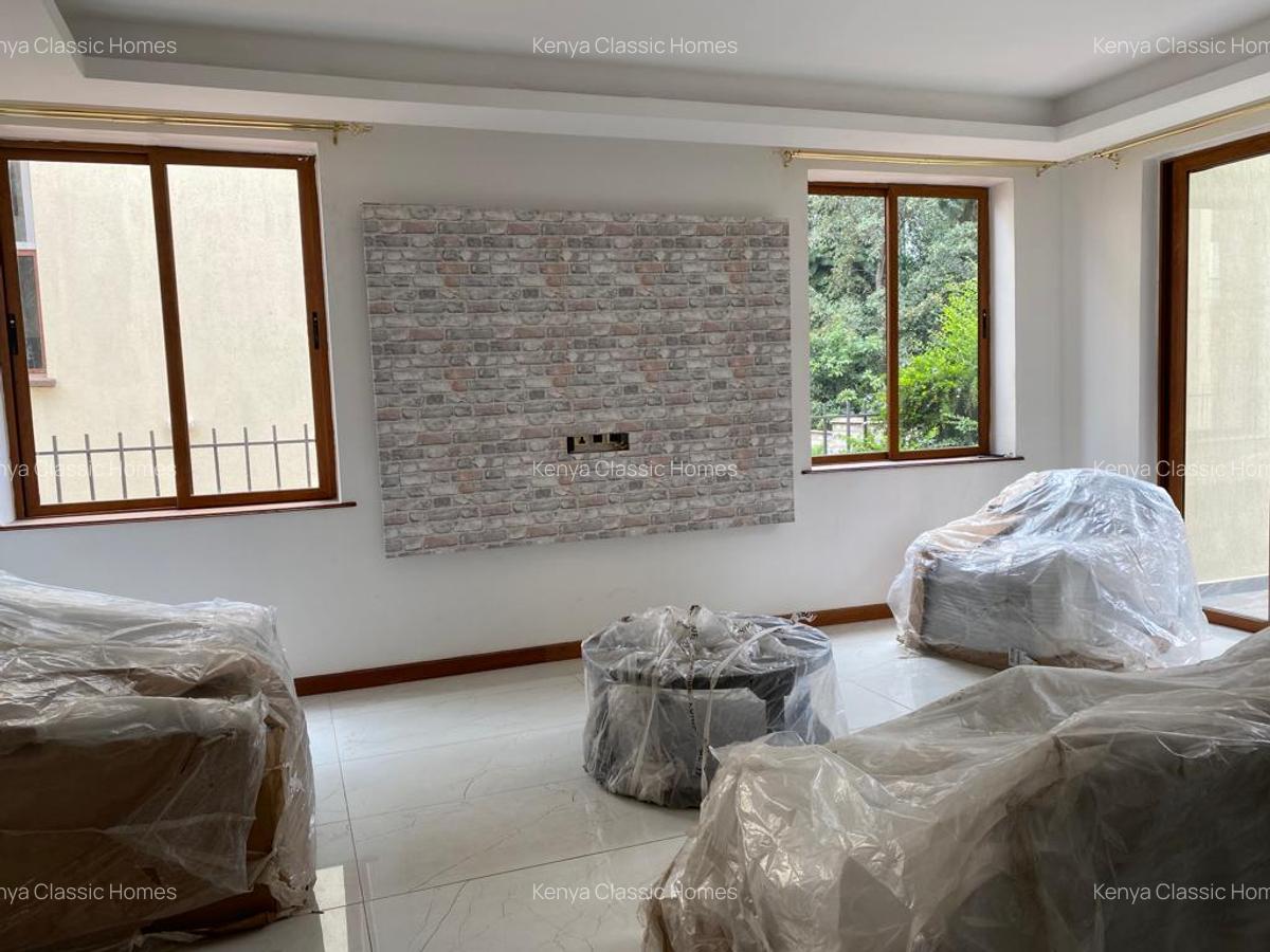 6 Bed Villa with En Suite at Lavington - 4