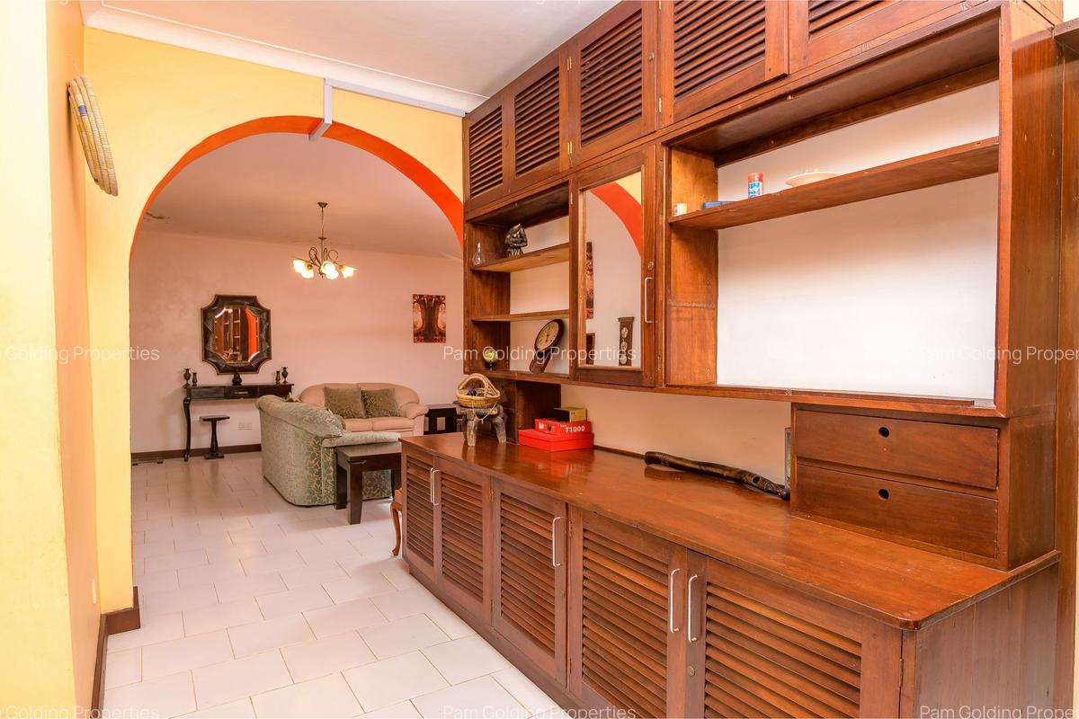 5 Bed Townhouse with Garden in Nyali Area - 2