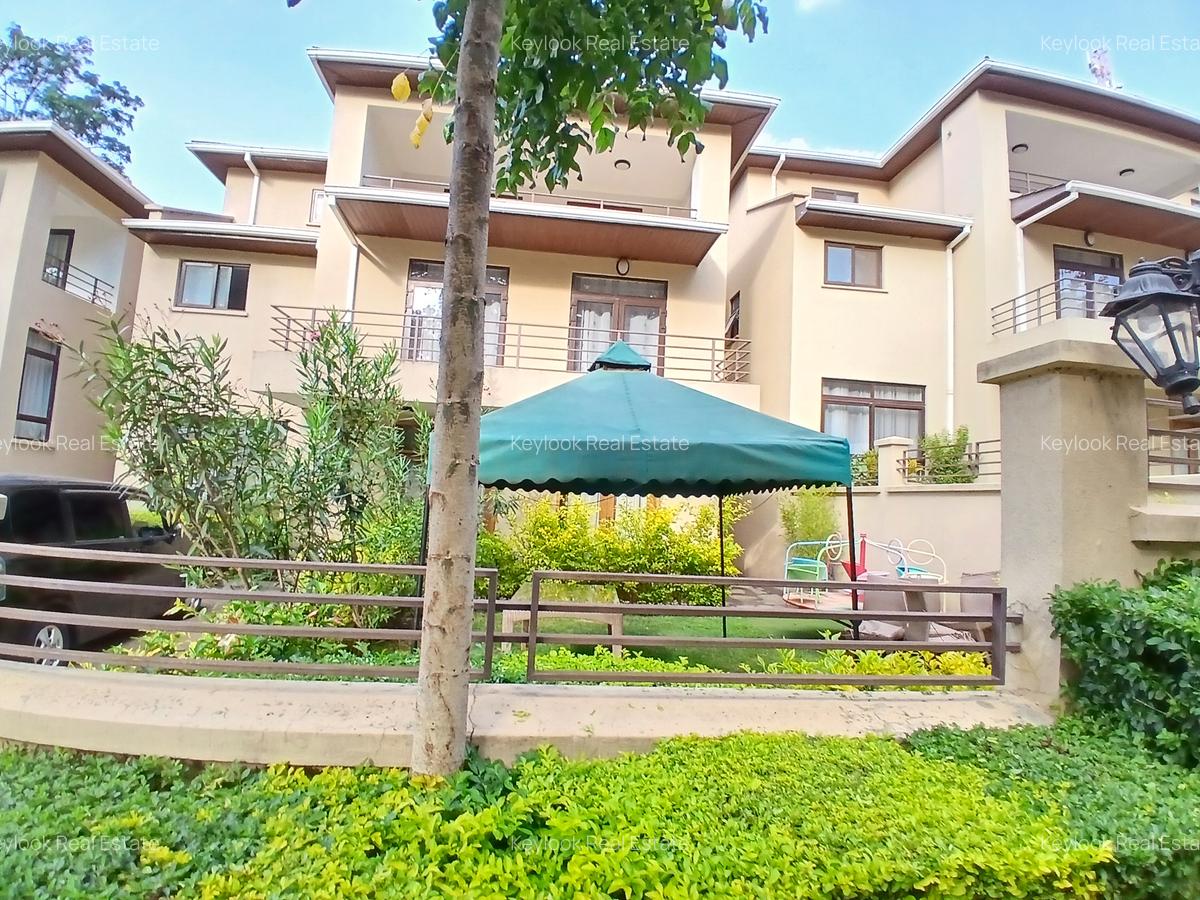 5 Bed Townhouse with En Suite at Lavington Green - 1