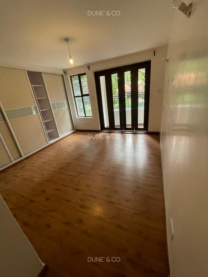 2 Bed Apartment with En Suite in Riverside - 12