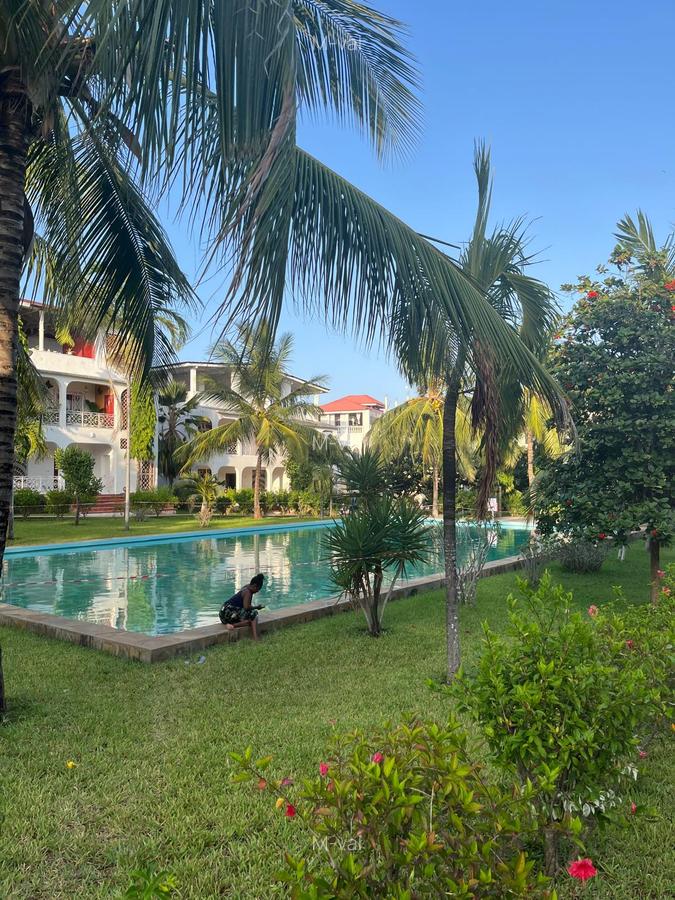 6 Bed Villa with En Suite at Casuarina - 2