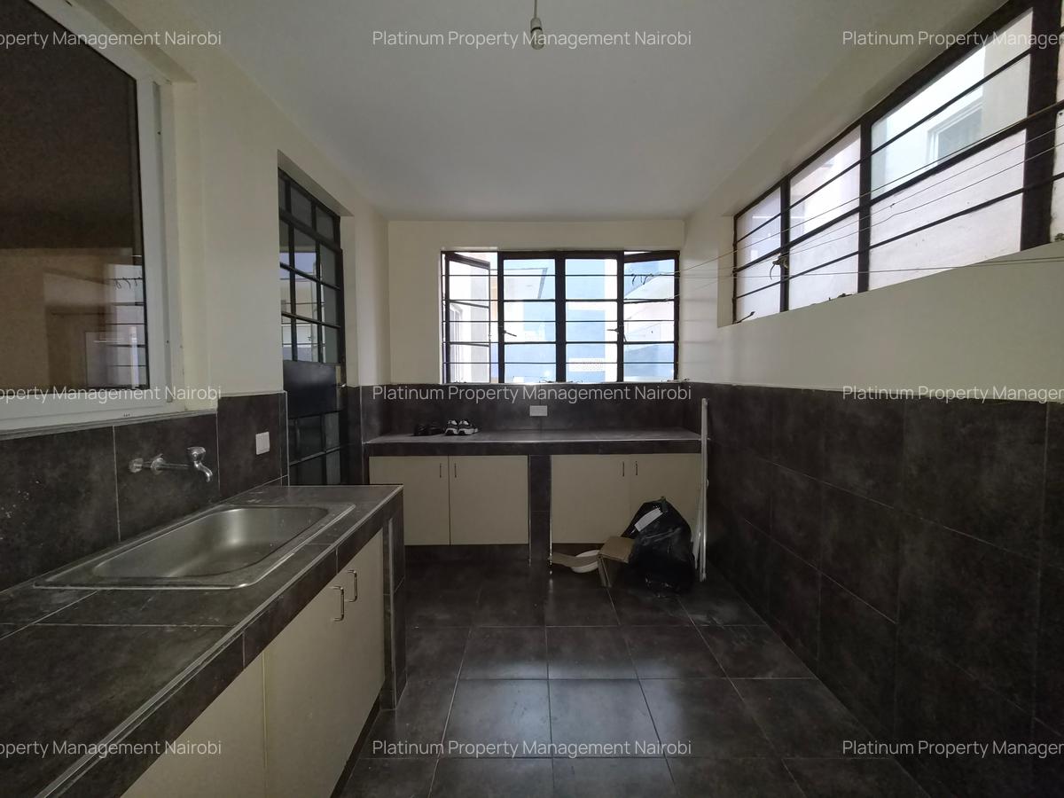 4 Bed Apartment with En Suite at 3Rd Parklands - 5