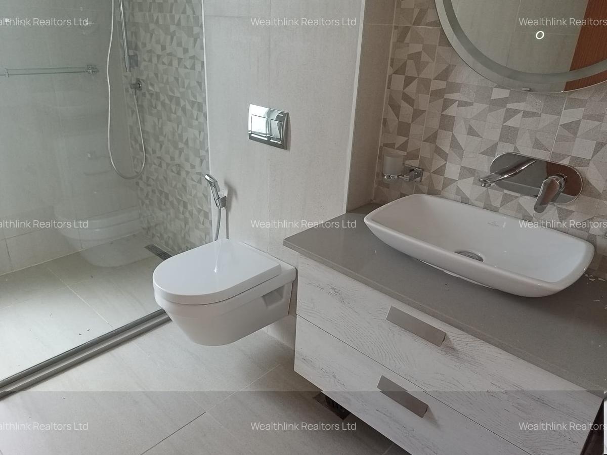 3 Bed Apartment with En Suite at Parklands - 5