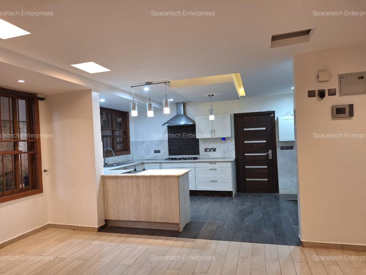 6 Bed House with En Suite in Kyuna - 9