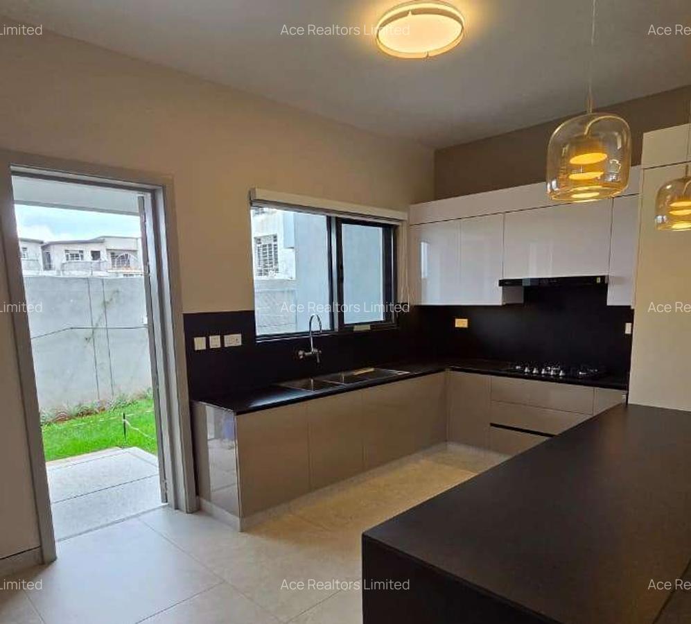 4 Bed Townhouse with En Suite at Langata Duplex - 6