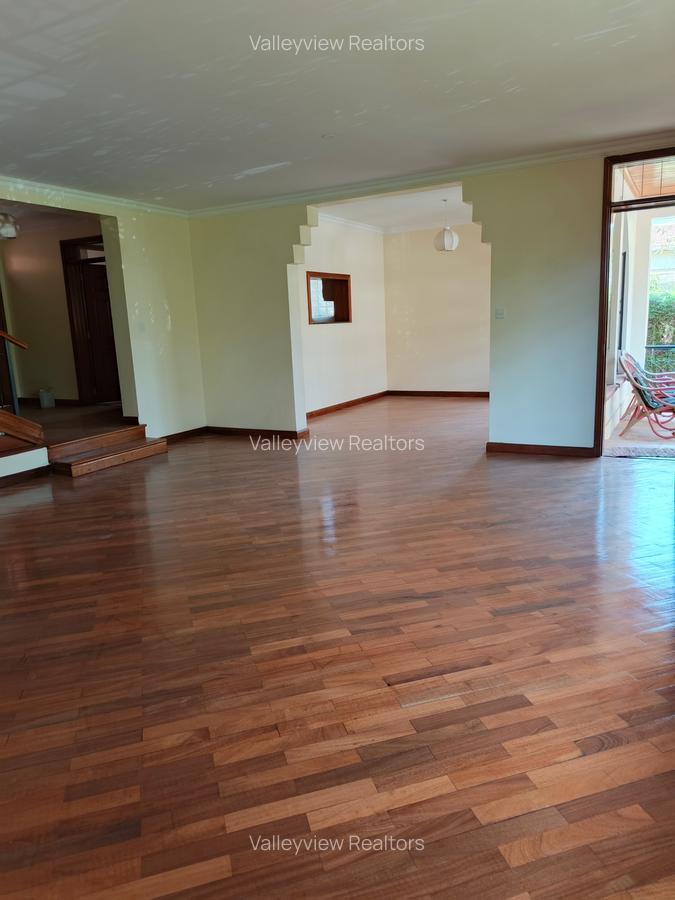 4 Bed Townhouse with En Suite at Lavington - 2