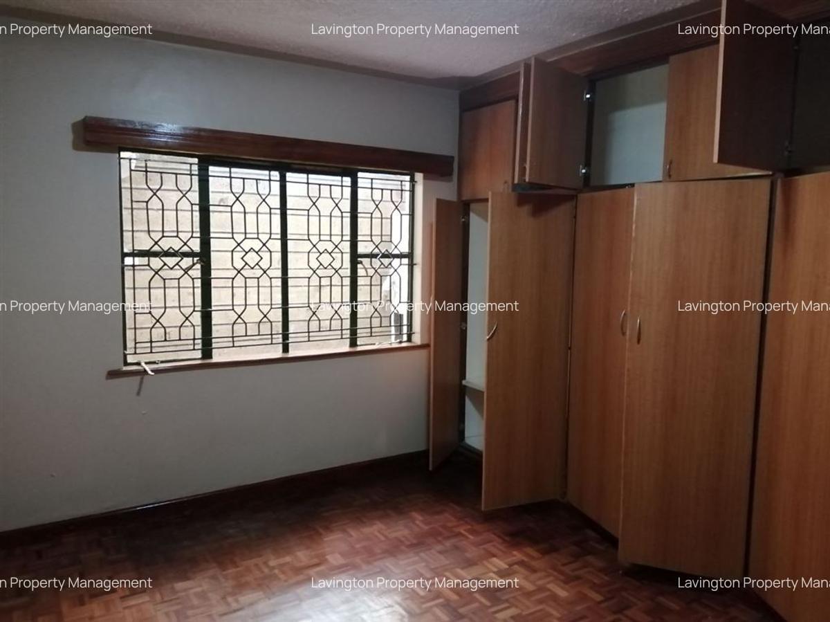 5 Bed House with En Suite at Lavington Green - 10