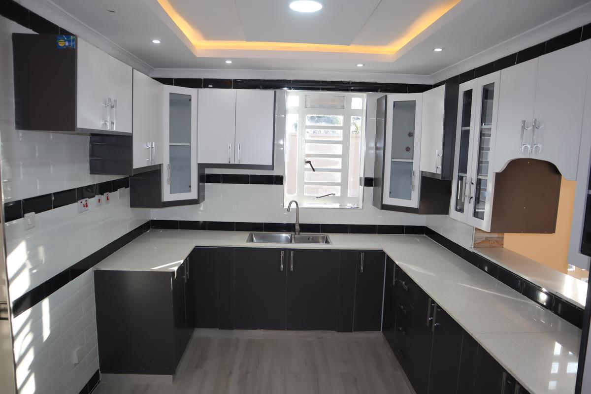 4 Bed House with En Suite at Lemiso Road - 11