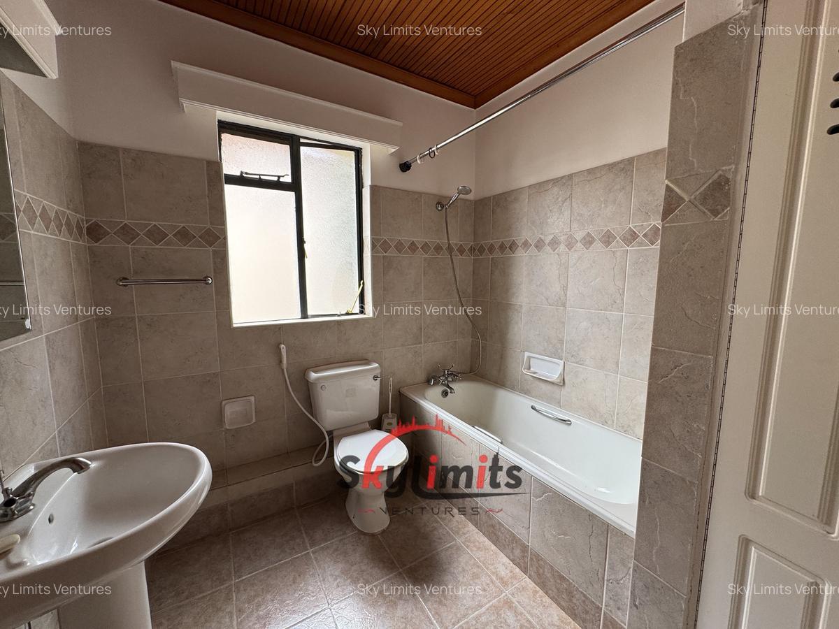 4 Bed Apartment with Swimming Pool in Kilimani - 10