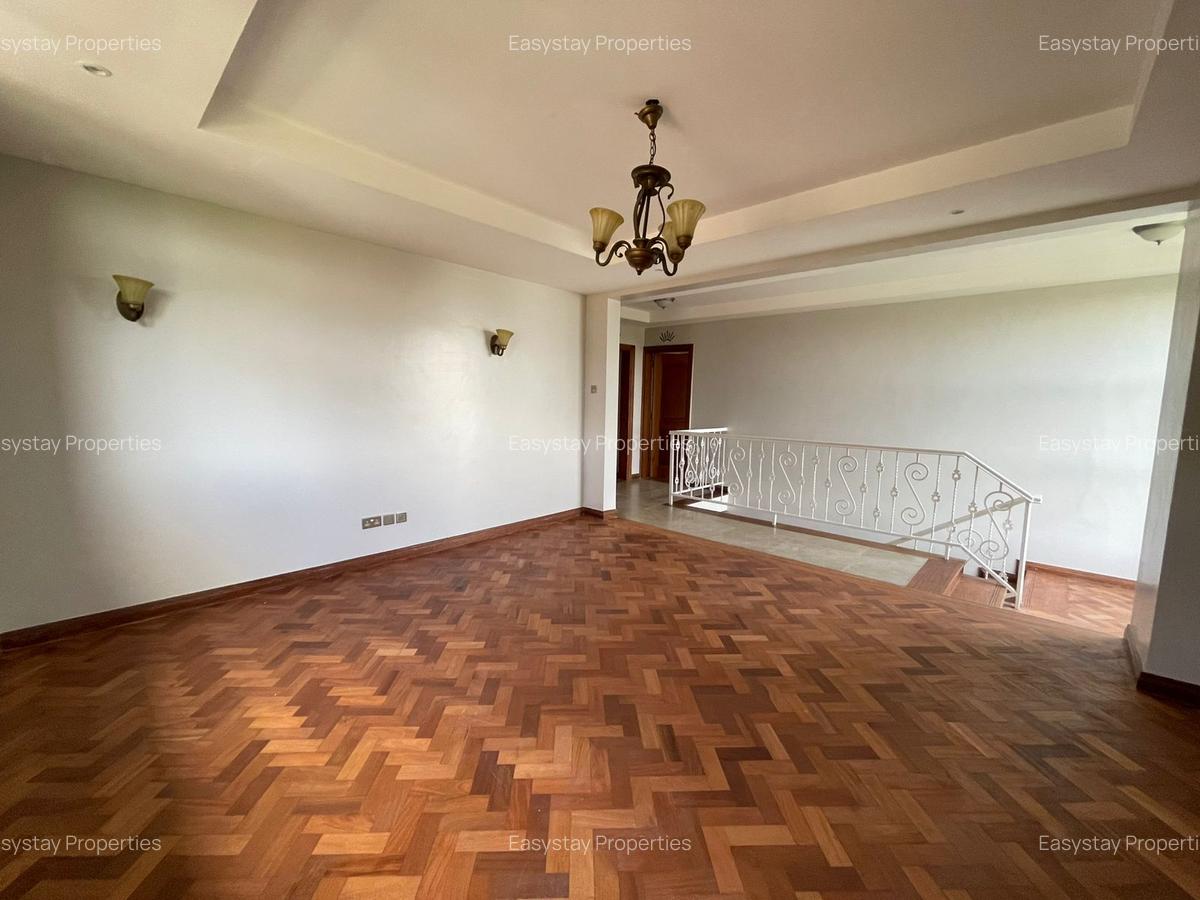 4 Bed Apartment with En Suite in Riverside - 10