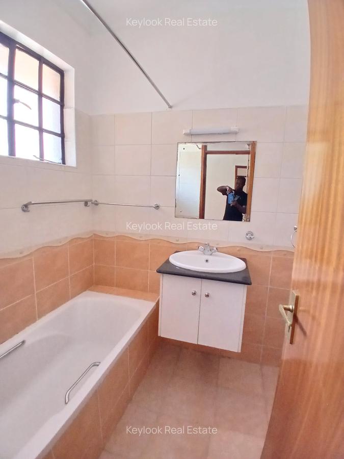 5 Bed Townhouse with En Suite at Lavington - 10