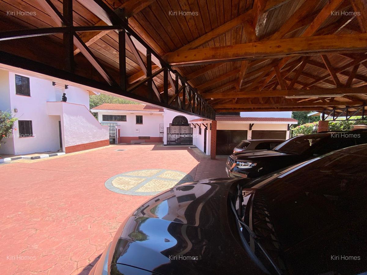 7 Bed Townhouse with En Suite in Gigiri - 12