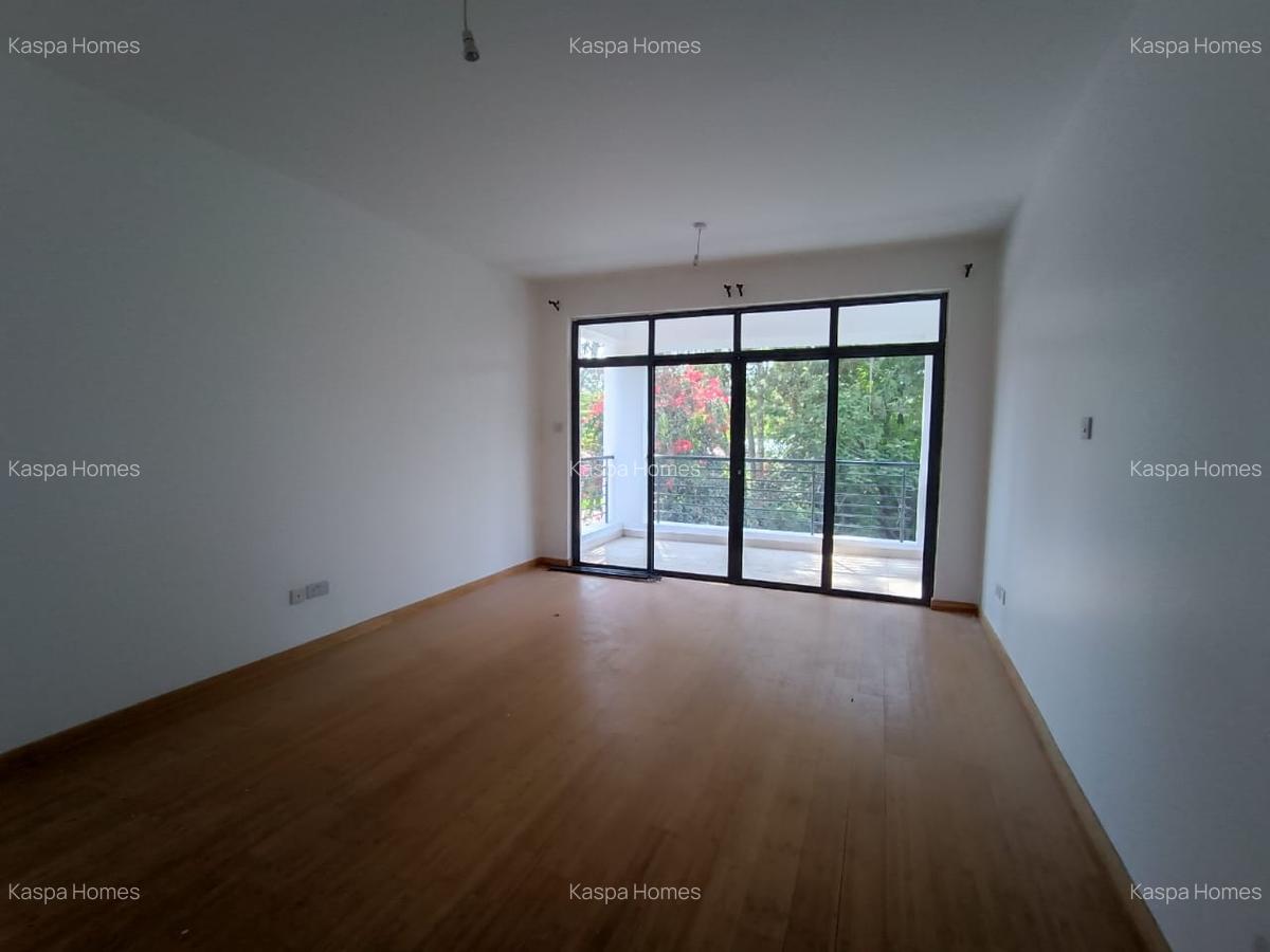 5 Bed House with En Suite in Lavington - 3