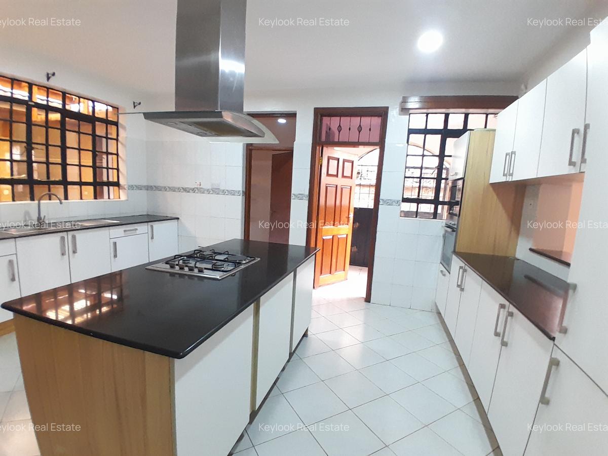 5 Bed Townhouse with En Suite at Lavington - 14