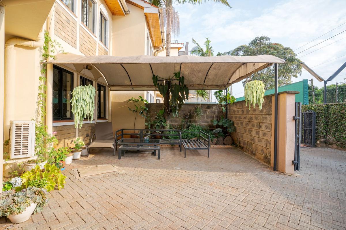 4 Bed Townhouse with En Suite in Lavington - 5