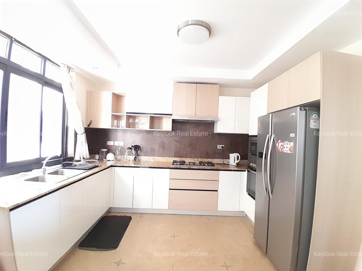 Serviced 3 Bed Apartment with En Suite at 1249 - 7