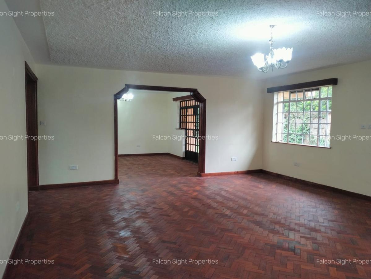 4 Bed Townhouse with Walk In Closet in Spring Valley - 6