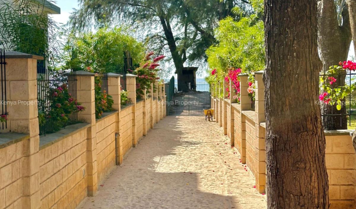 3 Bed Apartment with En Suite at Diani Beach Road - 18