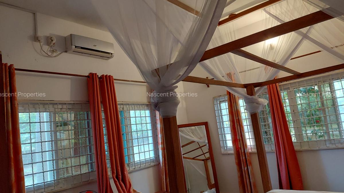 5 Bed House with En Suite in Watamu - 13