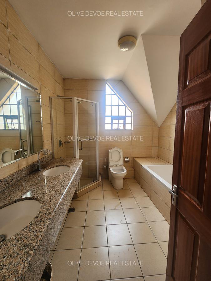 4 Bed Townhouse with En Suite in Lavington - 3