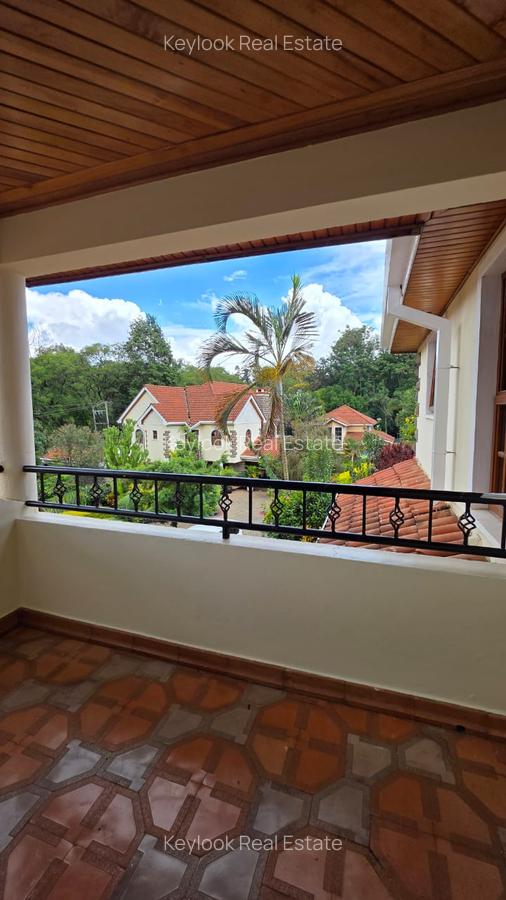 4 Bed Townhouse with En Suite at Lavington - 7