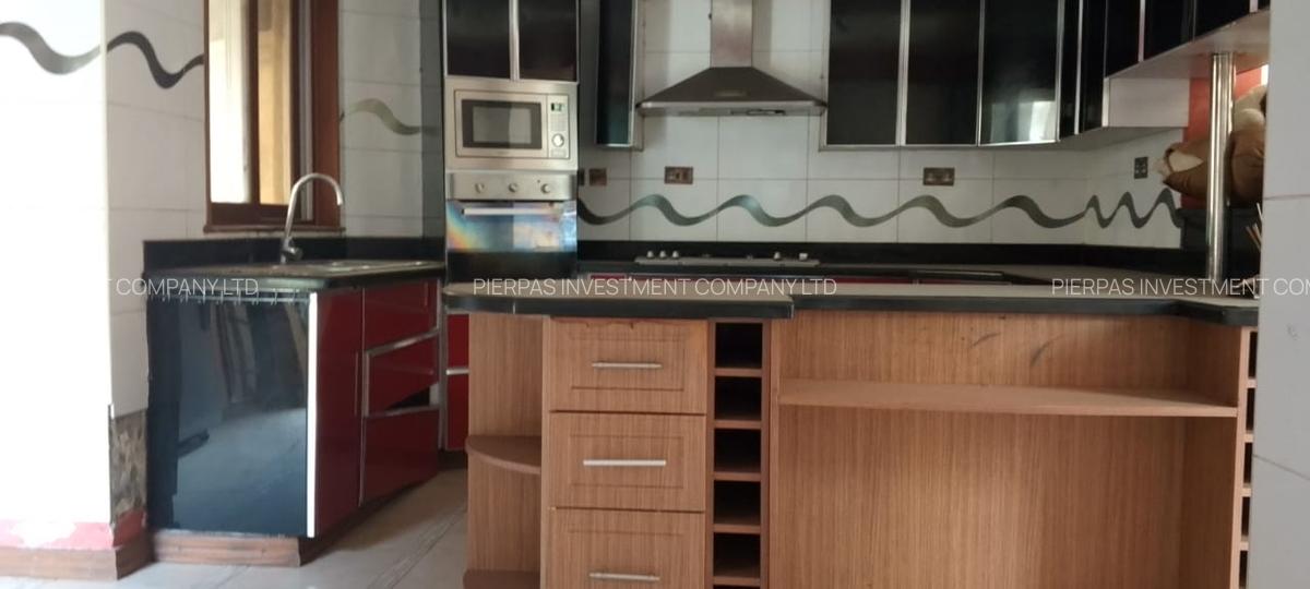 5 Bed Townhouse with En Suite in Spring Valley - 15