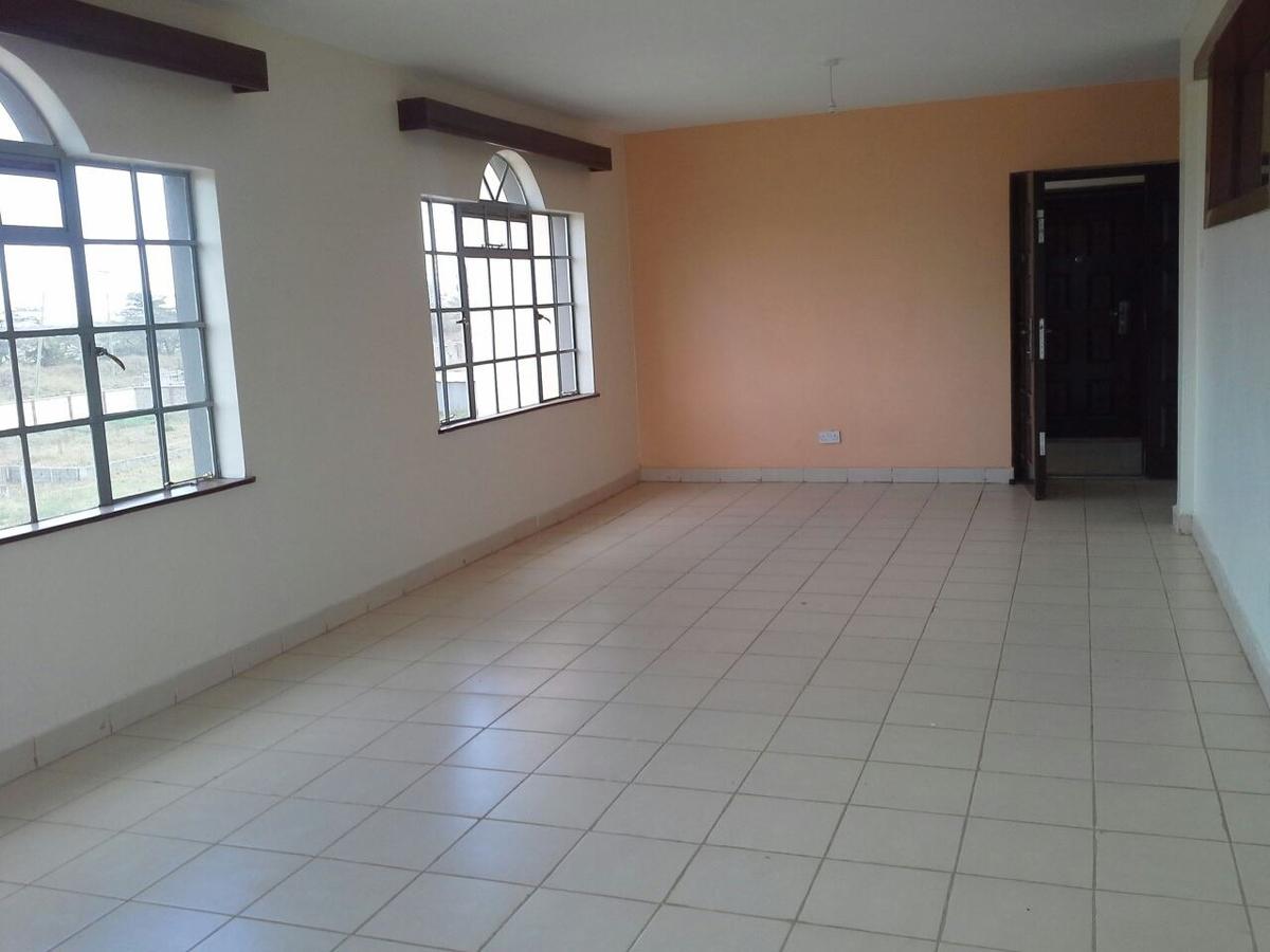 3 Bed Apartment with En Suite at Red Cross - 2